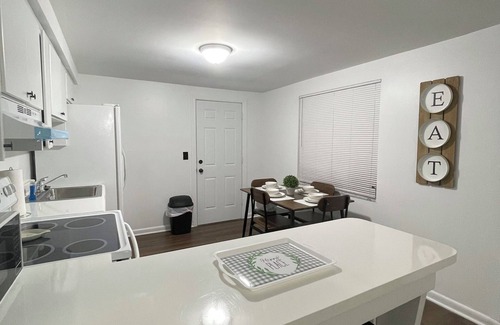 Bearss Plaza Apartment | Lovely 2-bedroom apartment in brilliant Tampa with WiFi, AC