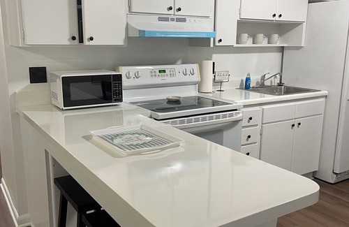 Bearss Plaza Apartment | Lovely 2-bedroom apartment in brilliant Tampa with WiFi, AC