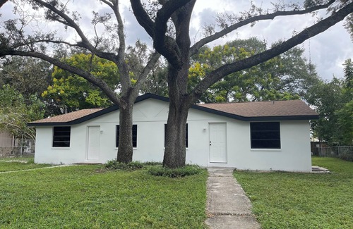 Bearss Plaza Apartment | Lovely 2-bedroom apartment in brilliant Tampa with WiFi, AC