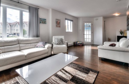 Brossard Apartment | Lovely 2-bedroom Apt. in DIX30 close to DT