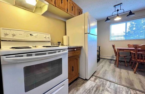 Grande Prairie House | Lovely 2 Bedroom - 10 minutes from hospital and park