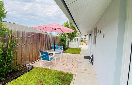 Vamo Condo | LOVELY 2- BEDROOM CONDO 7 MINUTES FROM SIESTA KEY