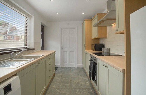Langley Park House | Lovely 2-Bedroom Home in Langley Park, Sleeps 4