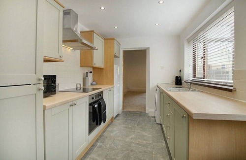 Langley Park House | Lovely 2-Bedroom Home in Langley Park, Sleeps 4
