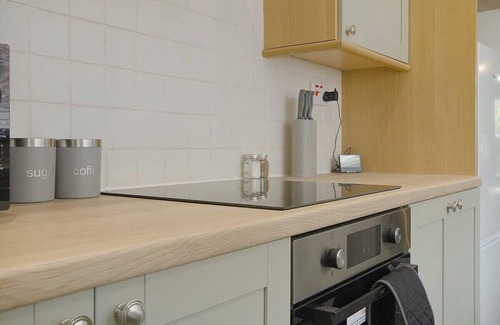 Langley Park House | Lovely 2-Bedroom Home in Langley Park, Sleeps 4
