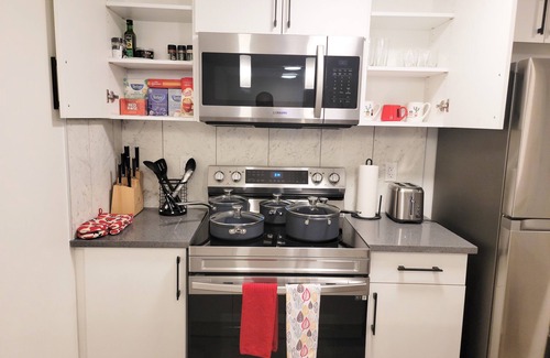 Southwest Edmonton Apartment | Lovely 2 Bedroom Guest Suite in Southwest Edmonton