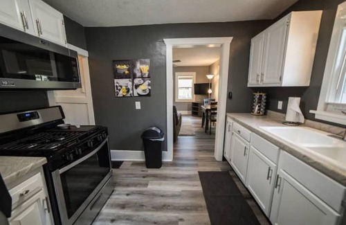 Clear Lake House | Lovely 2 bedroom rental unit with garage parking.