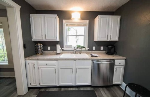 Clear Lake House | Lovely 2 bedroom rental unit with garage parking.