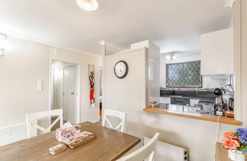 Mount Eden Apartment | Lovely 2-Bedroom Rental with Parking Zodiak Stays