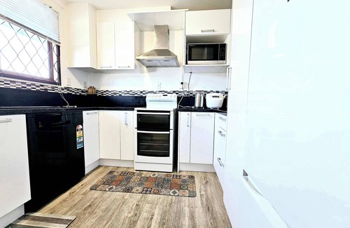 Mount Eden Apartment | Lovely 2-Bedroom Rental with Parking Zodiak Stays