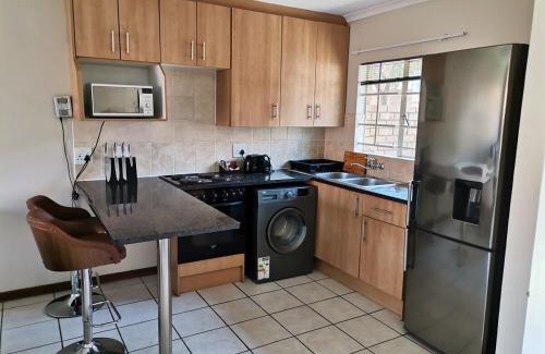 The Reeds Apartment | Lovely 2 Bedroom Townhouse with private garden