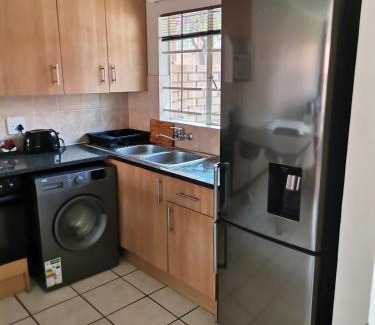 The Reeds Apartment | Lovely 2 Bedroom Townhouse with private garden