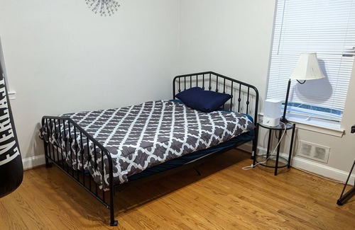 Wheaton-Glenmont House | Lovely 2 bedroom apartment so close to Wheaton metro