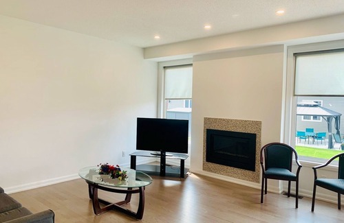 Clarence-Rockland House | Lovely 2 rooms 2 beds, private bathroom free parking in a brand-new single home