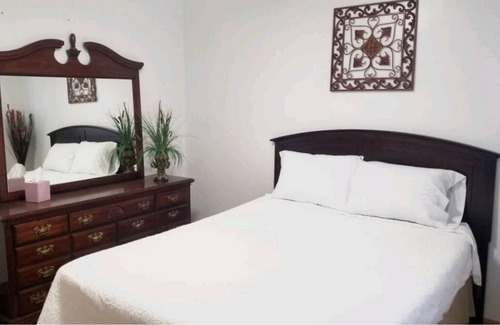 Berkeley Apartment | ** Lovely 2BDRM Apt ** 20 mins Ohare or Chicago