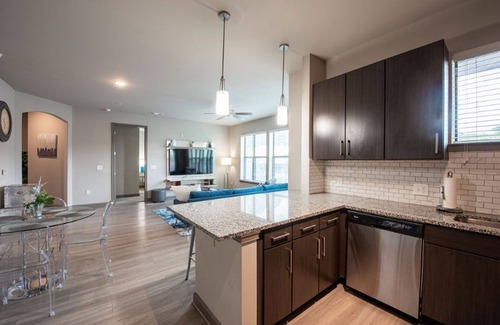 Loring Heights Apartment | Lovely 2BDRM unit, Midtown w/FREE Parking