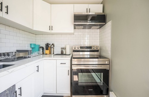 Mimico Apartment | Lovely 2BR Apartment, steps to Lake Waterfront