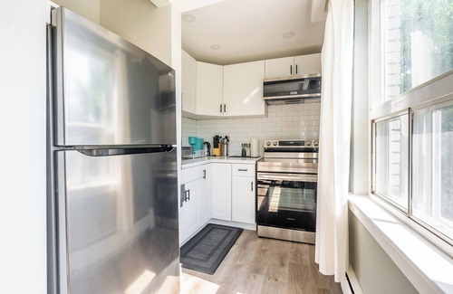 Mimico Apartment | Lovely 2BR Apartment, steps to Lake Waterfront