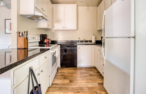 Walnut Creek Apartment | Lovely 2BR in Walnut Creek, Patio + Pet Friendly