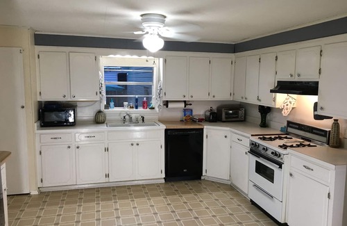 Lake View House | Lovely 3 bed 2 bath old fashioned house with coffee bar