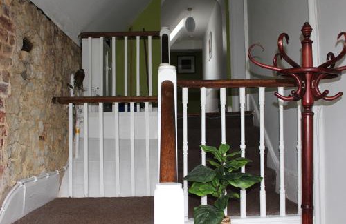 Reigate Apartment | Lovely 3 bed condo
