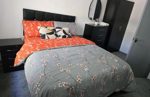 Birmingham Apartment | Lovely 3 Bed Ground Floor Apartment Near QE Hospital Harborne Birmingham New