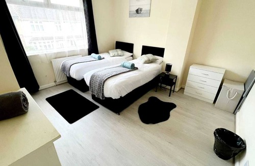 Grays Other | Lovely 3-Bed House in Grays, close to shops