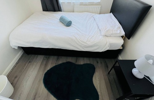Grays Other | Lovely 3-Bed House in Grays, close to shops