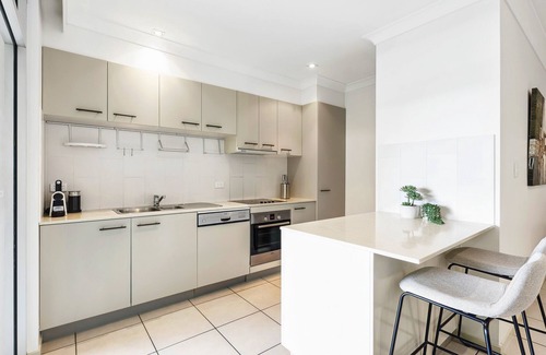Greenslopes Apartment | Lovely 3-Bed with Alfresco Dining by Amenities