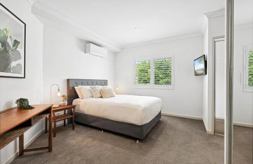 Greenslopes Apartment | Lovely 3-Bed with Alfresco Dining by Amenities