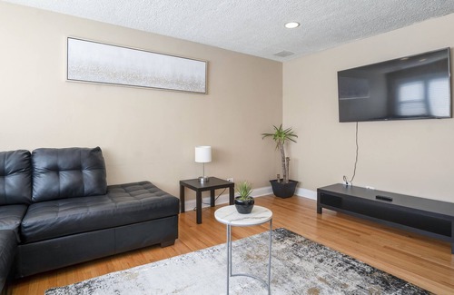 Forestview Apartment | Lovely 3-bedroom 1.5 bathroom unit with backyard!
