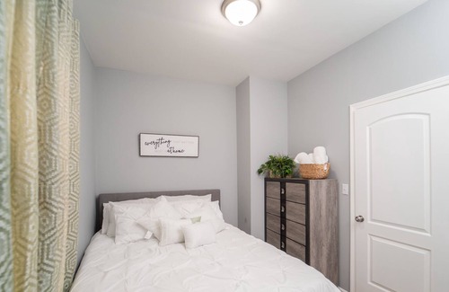 Blue Island Apartment | Lovely 3 Bedroom Apartment… Waiting for You to Make it Home!