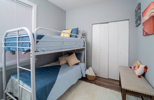 Blue Island Apartment | Lovely 3 Bedroom Apartment… Waiting for You to Make it Home!