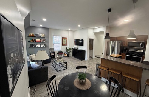 Bronzeville Apartment | Lovely 3-bedroom apartment in Bronzeville