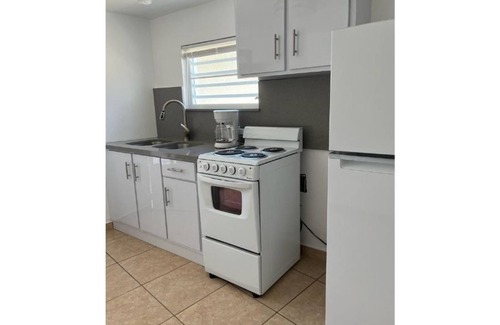 Camaceyes Apartment | Lovely 3-bedroom apt #6 5 minutes from Crash Boat beach
