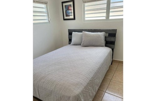Camaceyes Apartment | Lovely 3-bedroom apt #6 5 minutes from Crash Boat beach