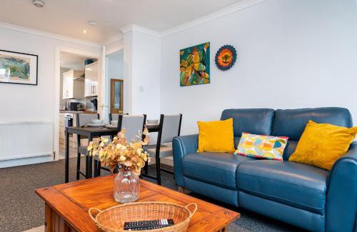 Bridge of Allan Apartment | Lovely 3-bedroom flat with free parking