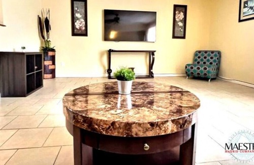 Northeast El Paso House | ?⭐️ Lovely 3- Bedroom Retreat with a Pool.