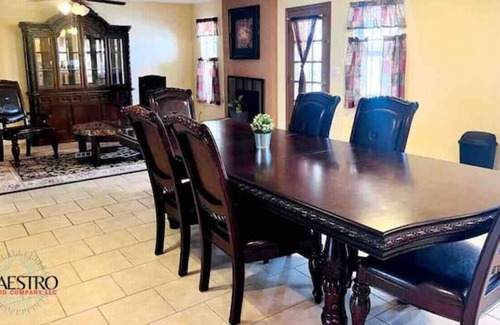 Northeast El Paso House | ?⭐️ Lovely 3- Bedroom Retreat with a Pool.