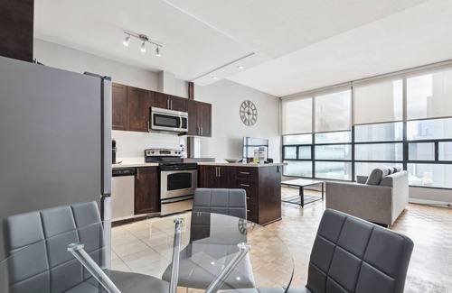 Bay Street Corridor Apartment | Lovely 3-BR in DT Toronto