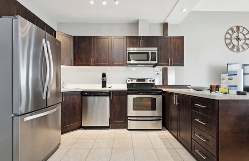 Bay Street Corridor Apartment | Lovely 3-BR in DT Toronto