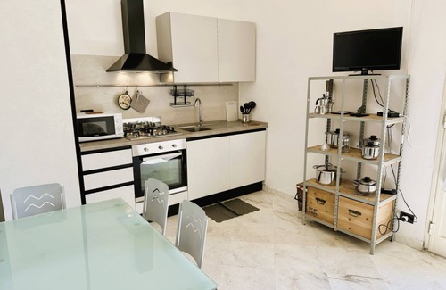 Marina di Massa Apartment | Lovely 3-room apartment sleeps 5 in Marina di Massa