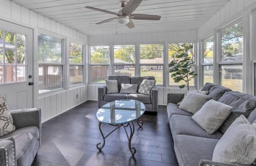 Richfield House | Lovely 3 Seasons Porch/Mall of America/Airport