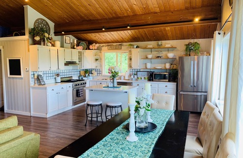 Eagle River House | Lovely 3br/2ba Hideaway! Great for Groups & Families! Inlet & Denali Views