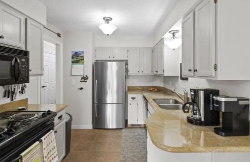 Cottonwood Heights House | Lovely 4 BDR Home with Private Hot Tub Near Trails