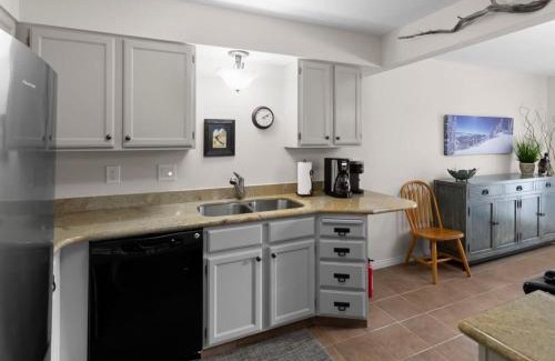 Cottonwood Heights House | Lovely 4 BDR Home with Private Hot Tub Near Trails