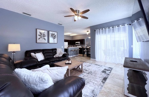 Crescent Lakes House | Lovely 4 Bed 3 Bath Pool Home with Spa-5330CVL
