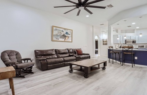 Haines City Villa | Lovely 4 bed/3 bath Pool Villa | Close to Golf & Walmart
