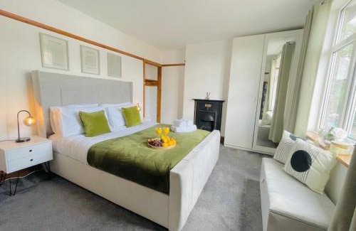 Luton House | Lovely 4-Bed House in Luton