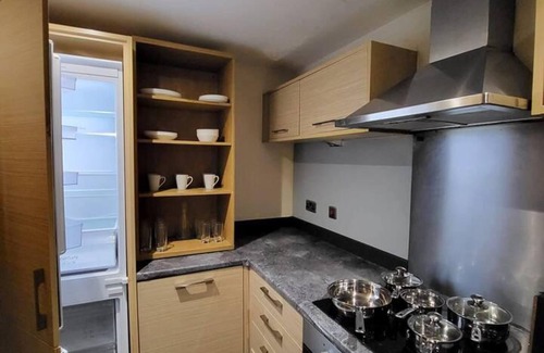 West Thurrock House | Lovely 4 Bedroom Home With Private Parking